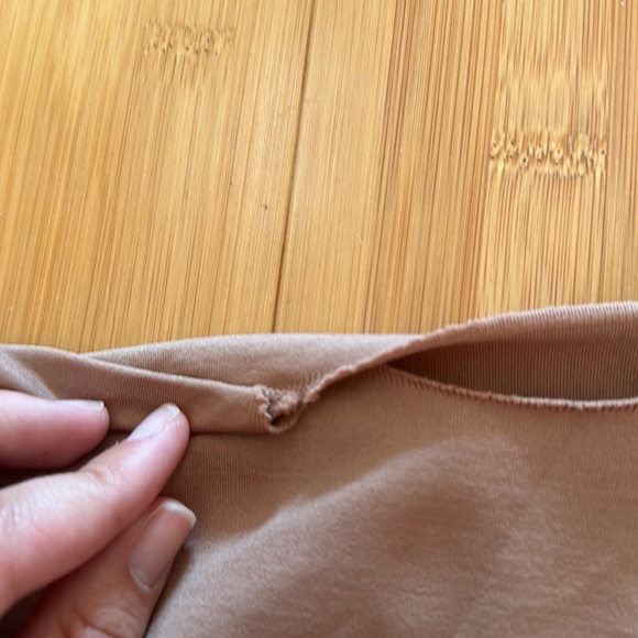 SKIMS ESSENTIALS CREW NECK LONG SLEEVE BODYSUIT in Sienna Size S/M NEW - Picture 9 of 10